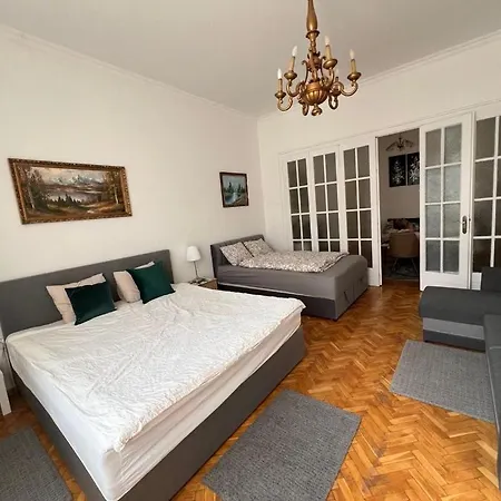 Family Apartment *